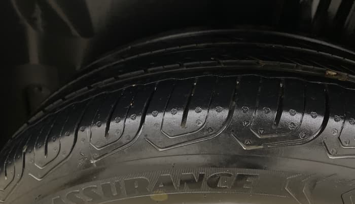 2013 Volkswagen Vento HIGHLINE PETROL AT, Petrol, Automatic, 64,381 km, Left Rear Tyre Tread