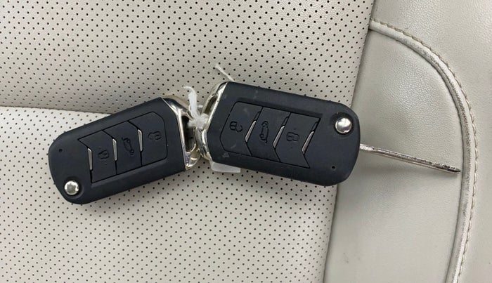 2023 Mahindra XUV700 AX 7 D AT 7 STR, Diesel, Automatic, 16,368 km, Key Close Up