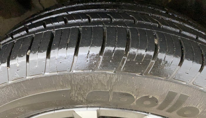 2023 Mahindra XUV700 AX 7 D AT 7 STR, Diesel, Automatic, 16,368 km, Right Front Tyre Tread