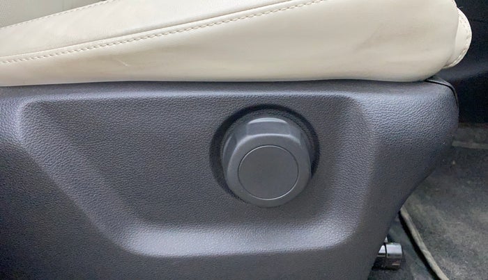 2023 Mahindra XUV700 AX 7 D AT 7 STR, Diesel, Automatic, 16,368 km, Driver Side Adjustment Panel