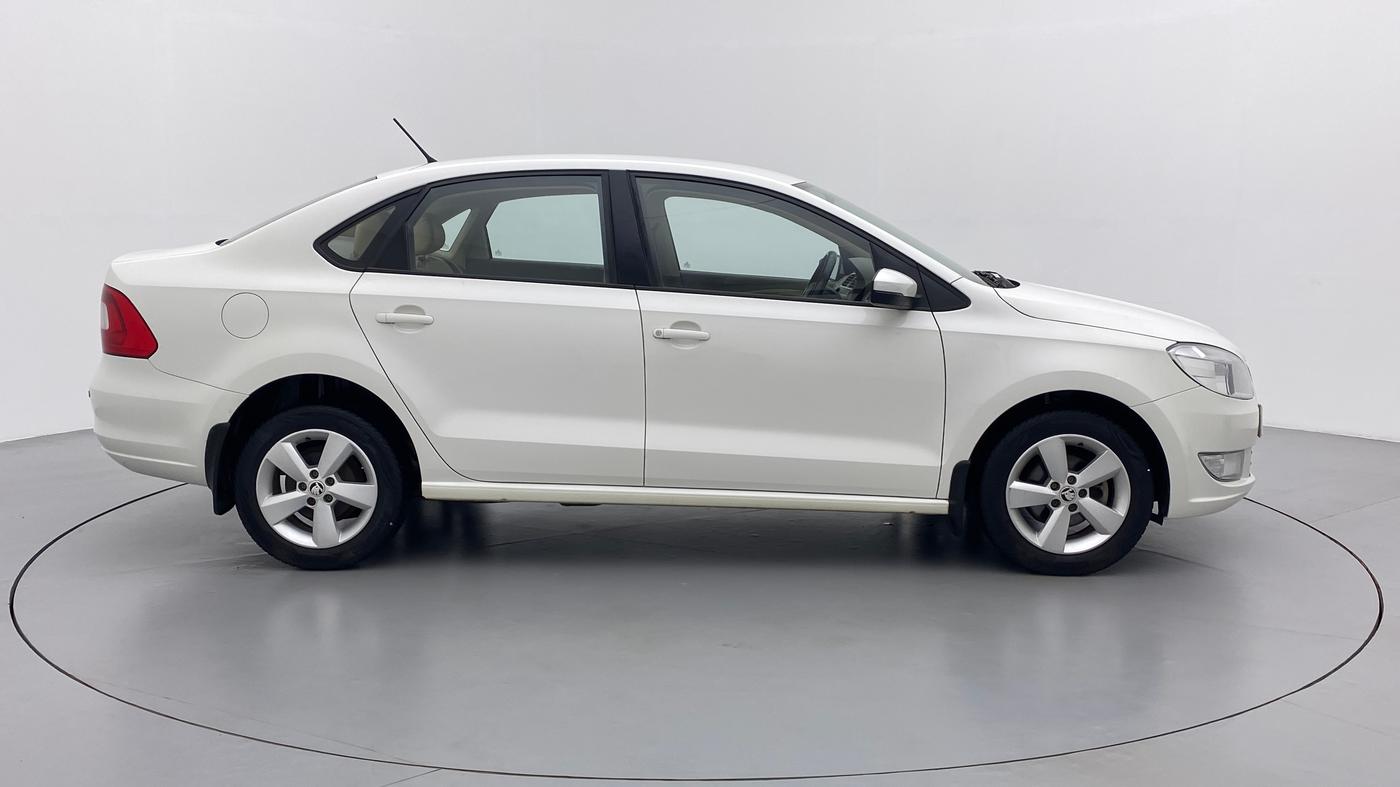 2016 Skoda Rapid AMBITION 1.6 MPI MT PLUS, Petrol, Manual, 32,603 km, Right Side View
