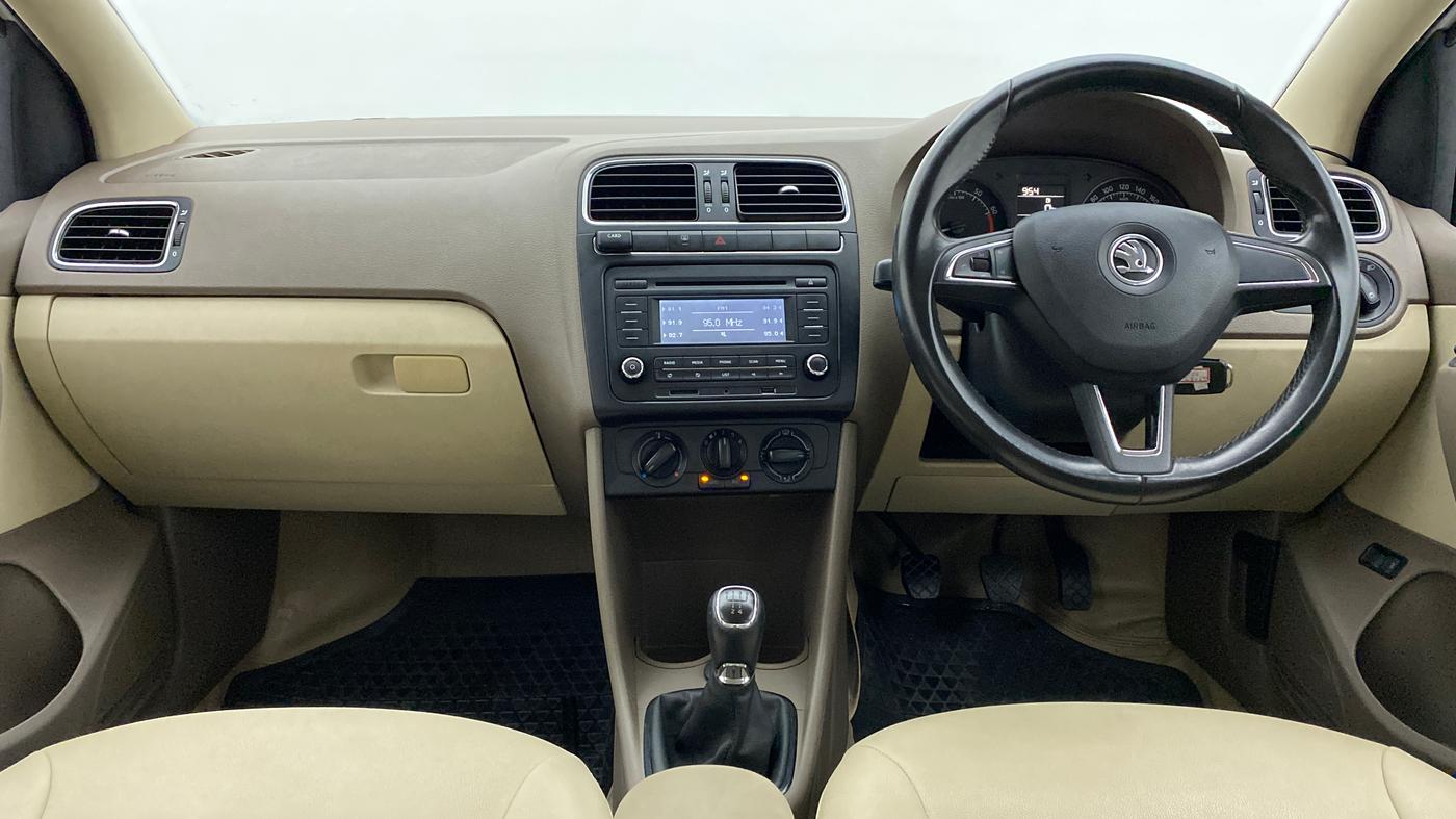 2016 Skoda Rapid AMBITION 1.6 MPI MT PLUS, Petrol, Manual, 32,603 km, Dashboard