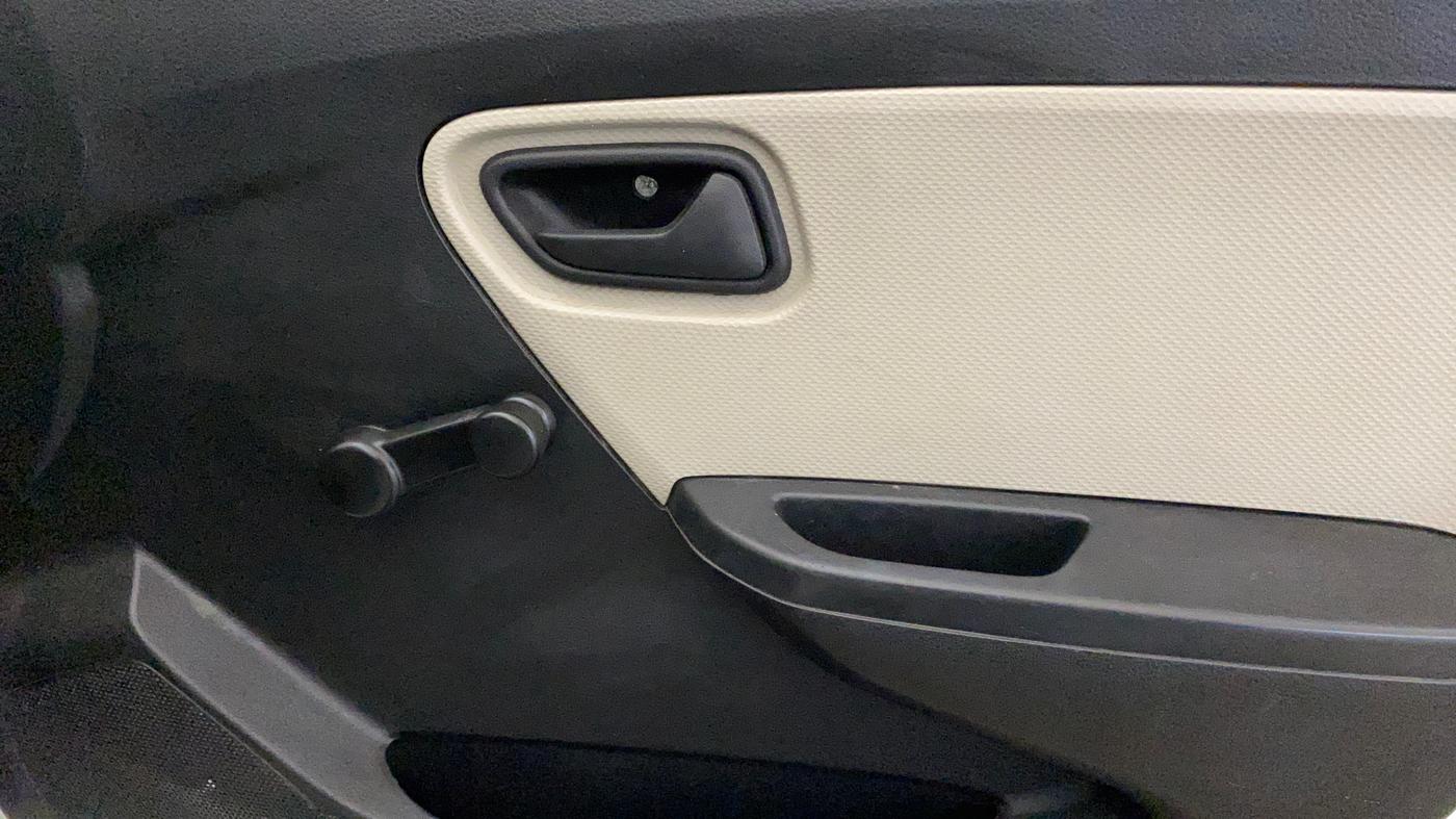 2022 Maruti Alto STD (O), Petrol, Manual, 44,119 km, Driver Side Door Panels Control