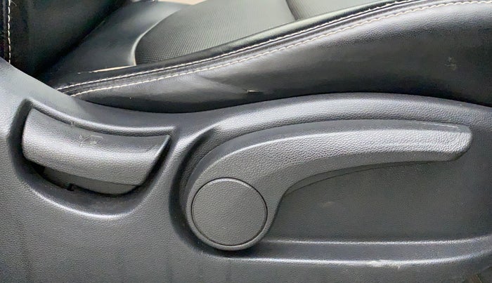 2016 Hyundai Creta SX PLUS 1.6 PETROL, Petrol, Manual, 63,508 km, Driver Side Adjustment Panel