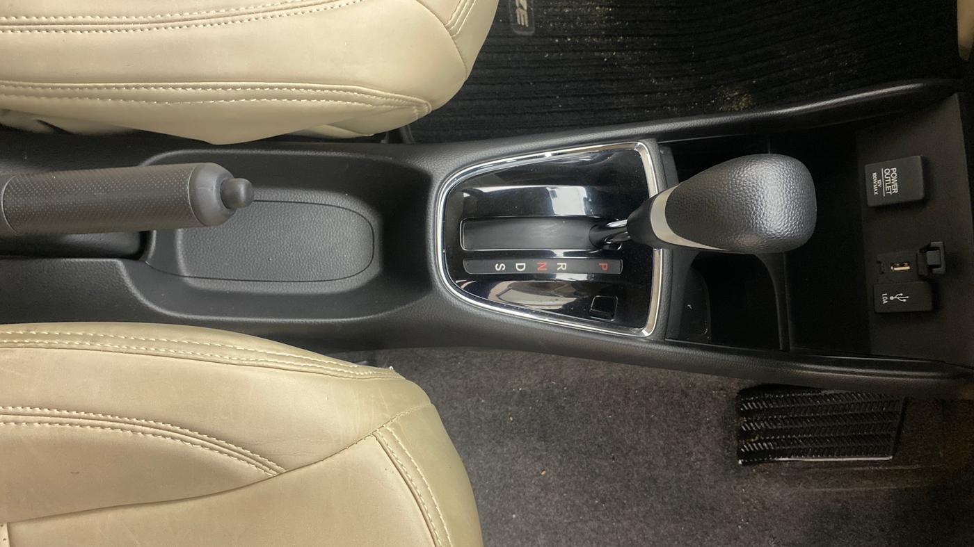 2023 Honda Amaze 1.2L I-VTEC VX CVT, Petrol, Automatic, 30,959 km, Gear Lever