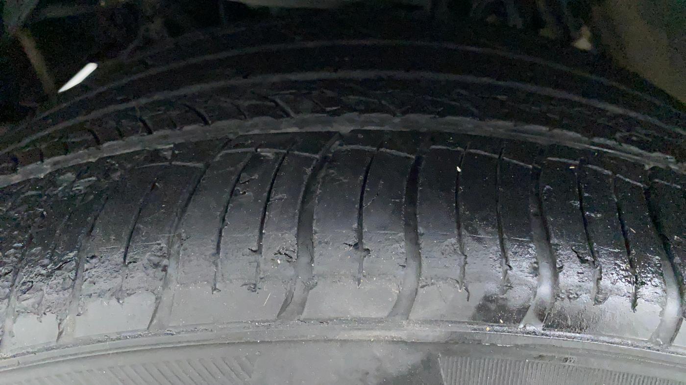 2012 Toyota Fortuner 3.0 AT 4X2, Diesel, Automatic, 91,816 km, Left Front Tyre Tread