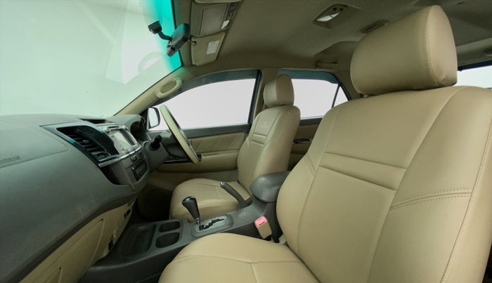 2012 Toyota Fortuner 3.0 AT 4X2, Diesel, Automatic, 91,816 km, Right Side Front Door Cabin