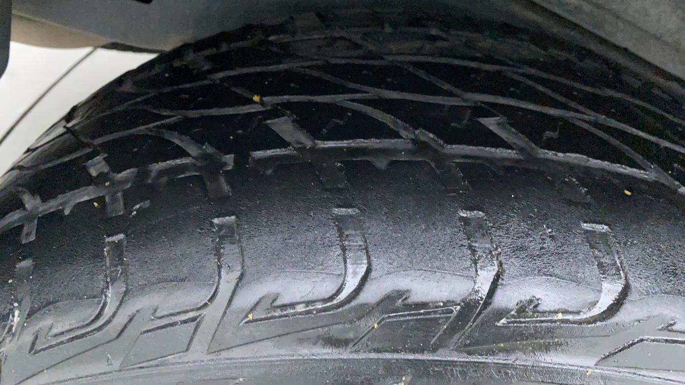 2012 Toyota Fortuner 3.0 AT 4X2, Diesel, Automatic, 91,816 km, Right Rear Tyre Tread