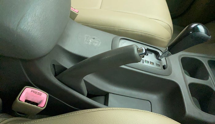 2012 Toyota Fortuner 3.0 AT 4X2, Diesel, Automatic, 91,816 km, Gear Lever