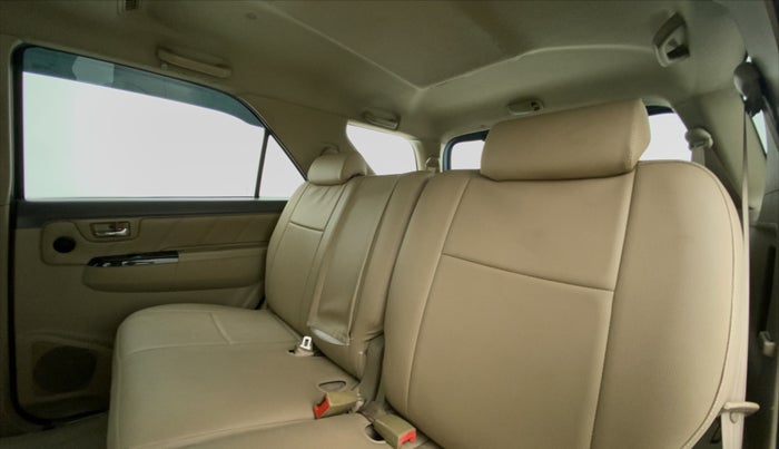 2012 Toyota Fortuner 3.0 AT 4X2, Diesel, Automatic, 91,816 km, Right Side Rear Door Cabin