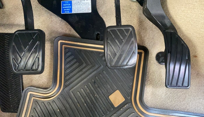 2015 Maruti Ciaz ZXI, Petrol, Manual, 38,542 km, Pedals