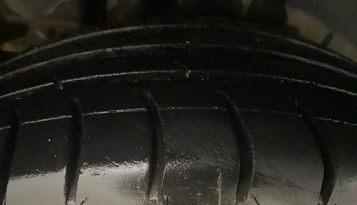 2015 Maruti Ciaz ZXI, Petrol, Manual, 38,542 km, Right Rear Tyre Tread