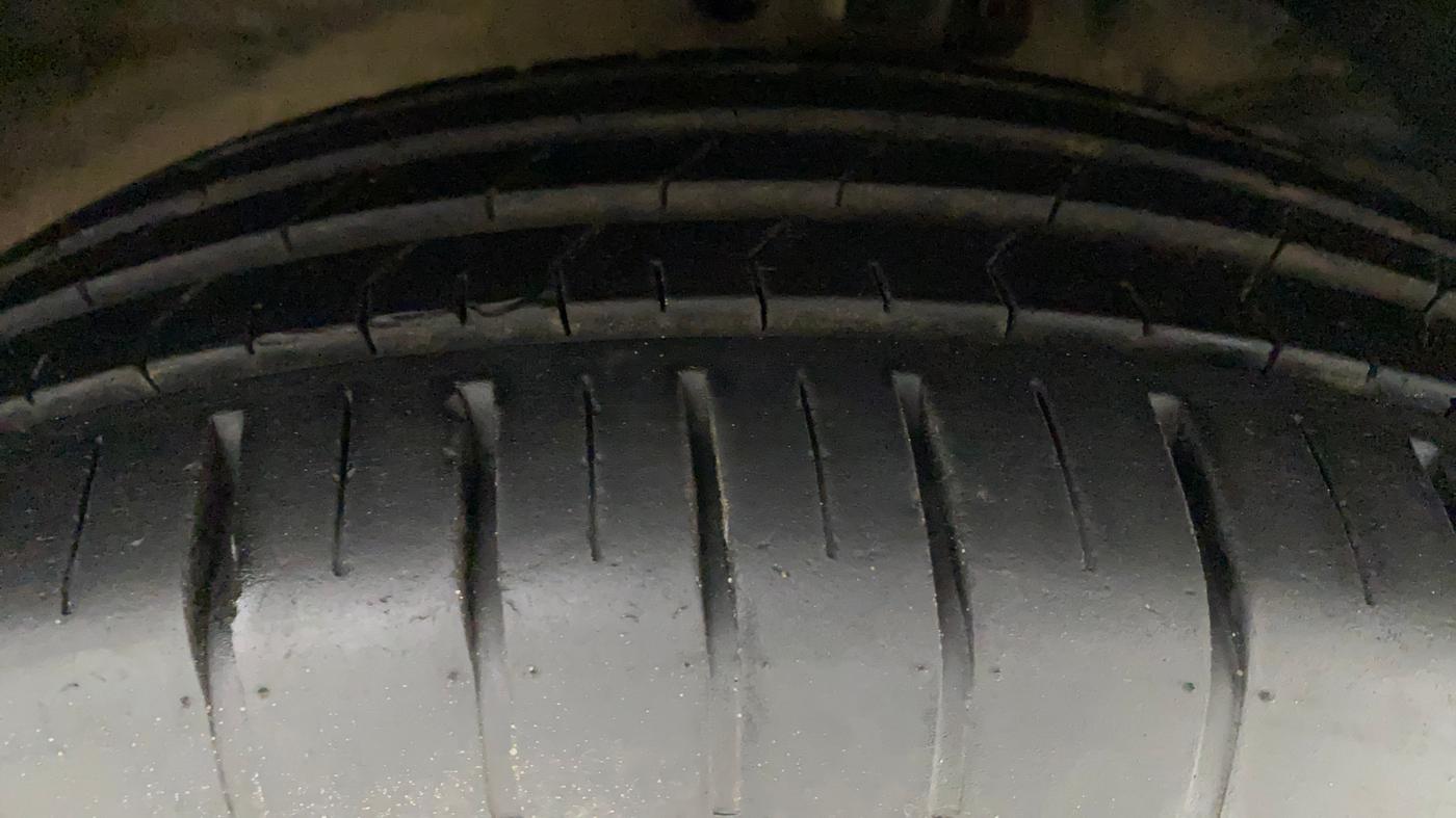 2020 Maruti Swift ZXI PLUS, Petrol, Manual, 19,686 km, Right Front Tyre Tread