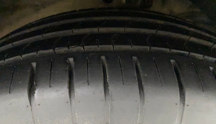 2020 Maruti Swift ZXI PLUS, Petrol, Manual, 19,686 km, Right Front Tyre Tread