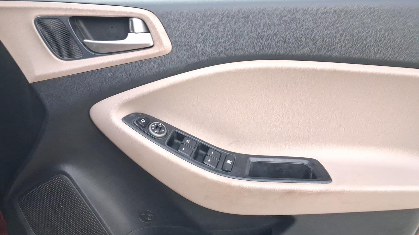 2018 Hyundai Elite i20 ASTA 1.4 CRDI (O), Diesel, Manual, 97,836 km, Driver Side Door Panels Control
