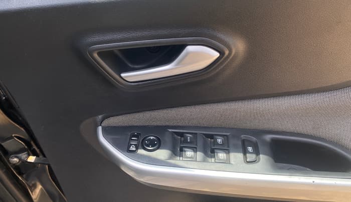 2022 Nissan MAGNITE XV MT, Petrol, Manual, 38,952 km, Driver Side Door Panels Control