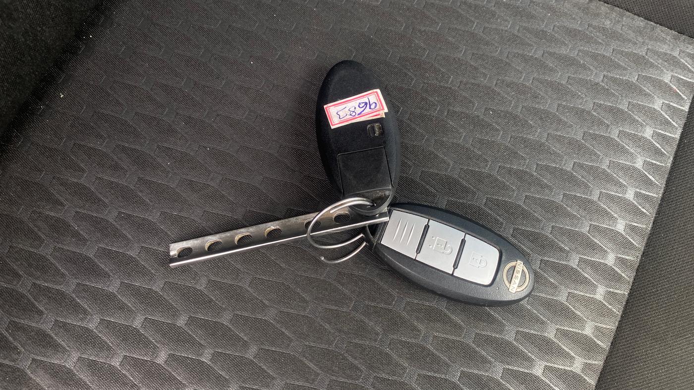 2022 Nissan MAGNITE XV MT, Petrol, Manual, 38,952 km, Key Close Up