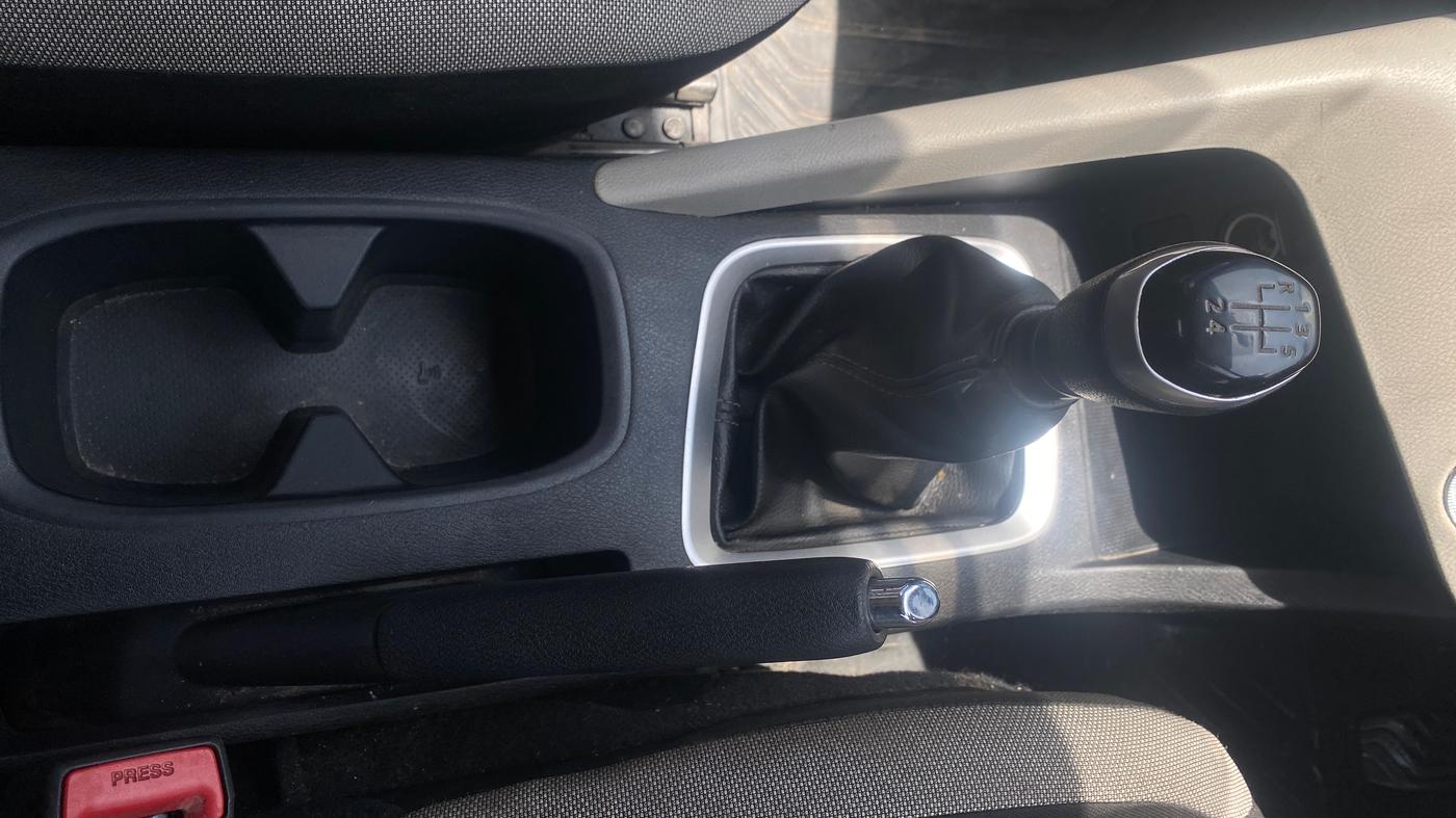 2022 Nissan MAGNITE XV MT, Petrol, Manual, 38,952 km, Gear Lever