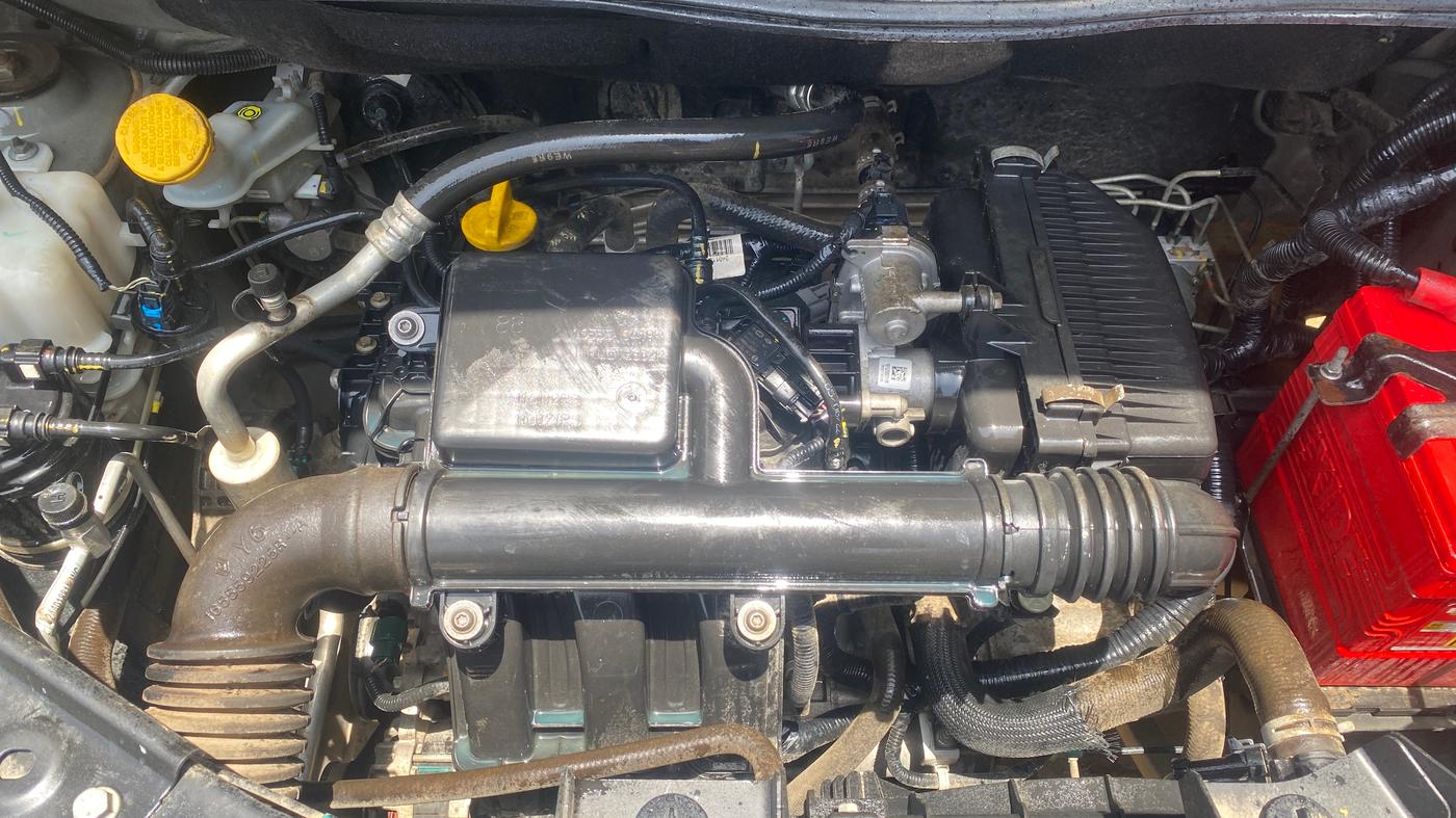 2022 Nissan MAGNITE XV MT, Petrol, Manual, 38,952 km, Engine View