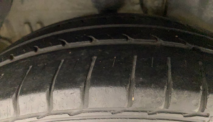 2015 Tata Bolt XT REVOTRON, Petrol, Manual, 28,293 km, Right Rear Tyre Tread