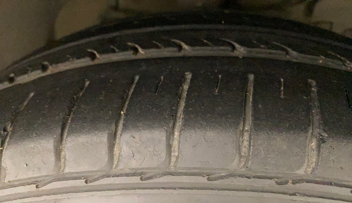 2015 Tata Bolt XT REVOTRON, Petrol, Manual, 28,293 km, Right Front Tyre Tread