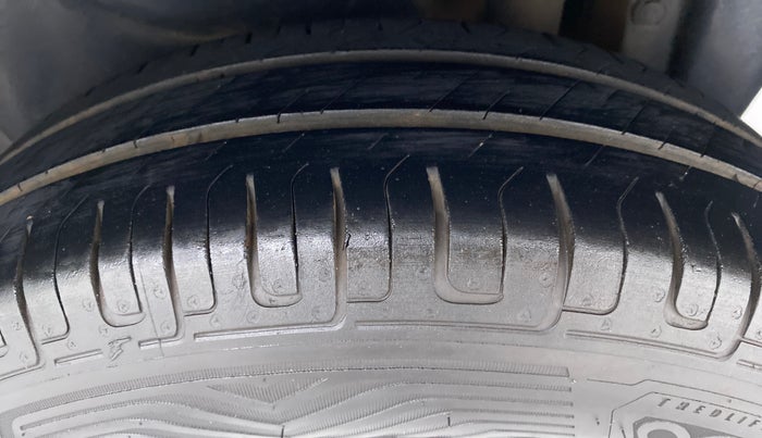 2016 Maruti Swift Dzire VXI OPT, Petrol, Manual, Left Rear Tyre Tread