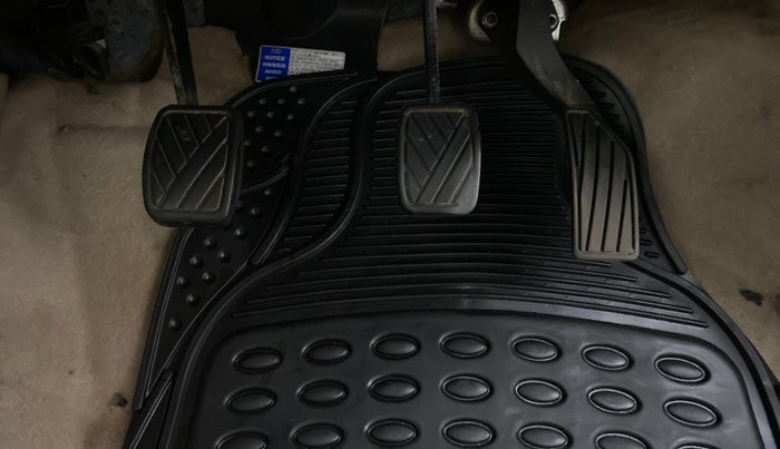 2016 Maruti Swift Dzire VXI OPT, Petrol, Manual, Pedals