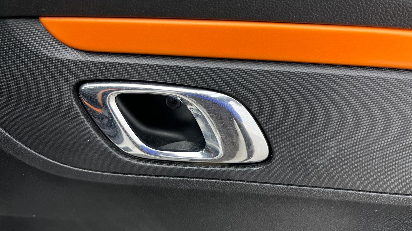 2021 Renault Kwid CLIMBER 1.0 (O), Petrol, Manual, 76,048 km, Driver Side Door Panels Control
