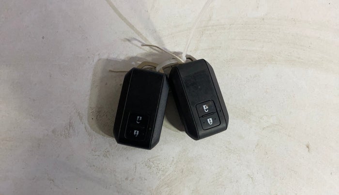 2021 Toyota Glanza V, Petrol, Manual, 39,544 km, Key Close Up