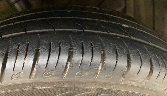 2016 Maruti Vitara Brezza VDI (O), Diesel, Manual, 97,573 km, Right Front Tyre Tread
