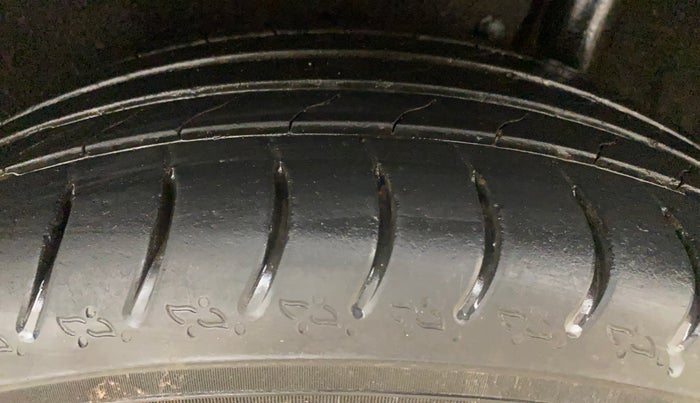 2016 Maruti Vitara Brezza VDI (O), Diesel, Manual, 97,573 km, Left Rear Tyre Tread