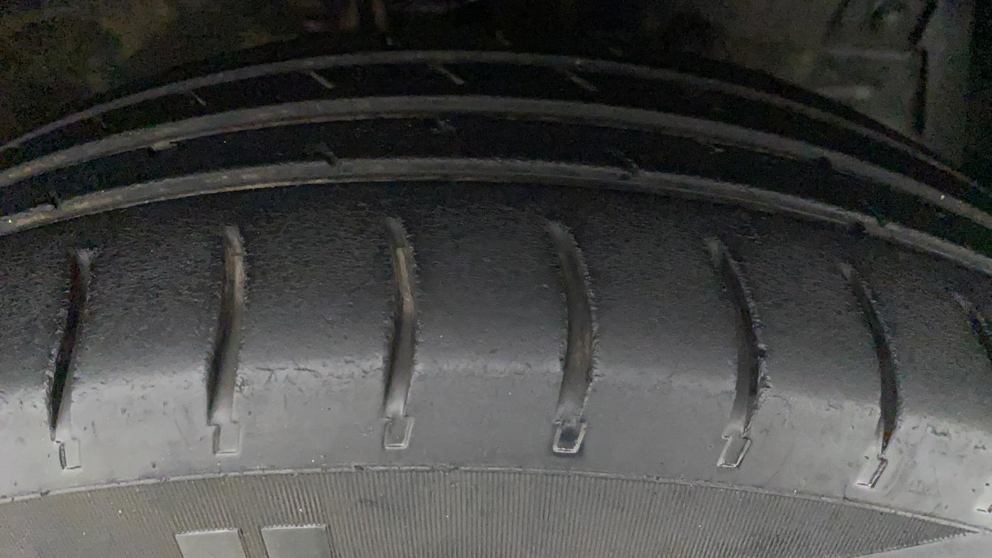 2013 Maruti Swift VXI, Petrol, Manual, 69,687 km, Right Front Tyre Tread