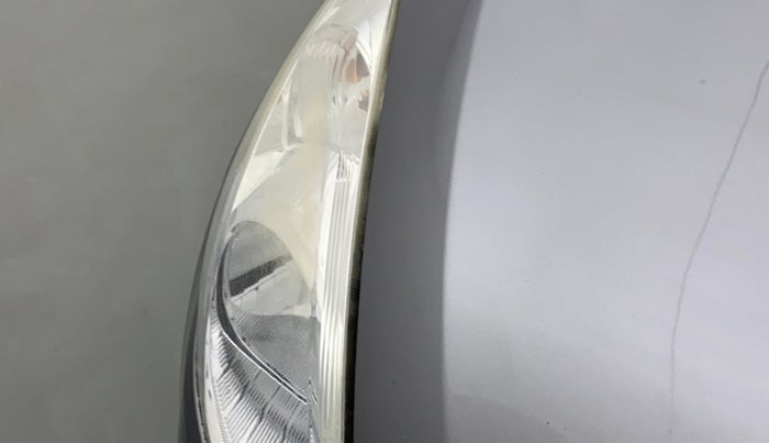 2013 Maruti Swift VXI, Petrol, Manual, 69,687 km, Right headlight - Clamp has minor damage