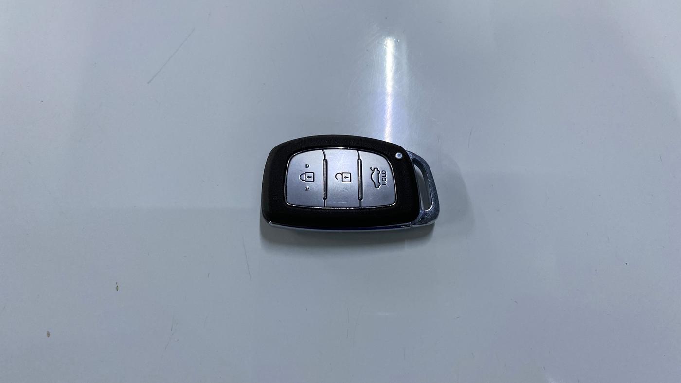 2020 Hyundai AURA SX+ 1.0 TURBO GDI MT, Petrol, Manual, 38,865 km, Key Close Up