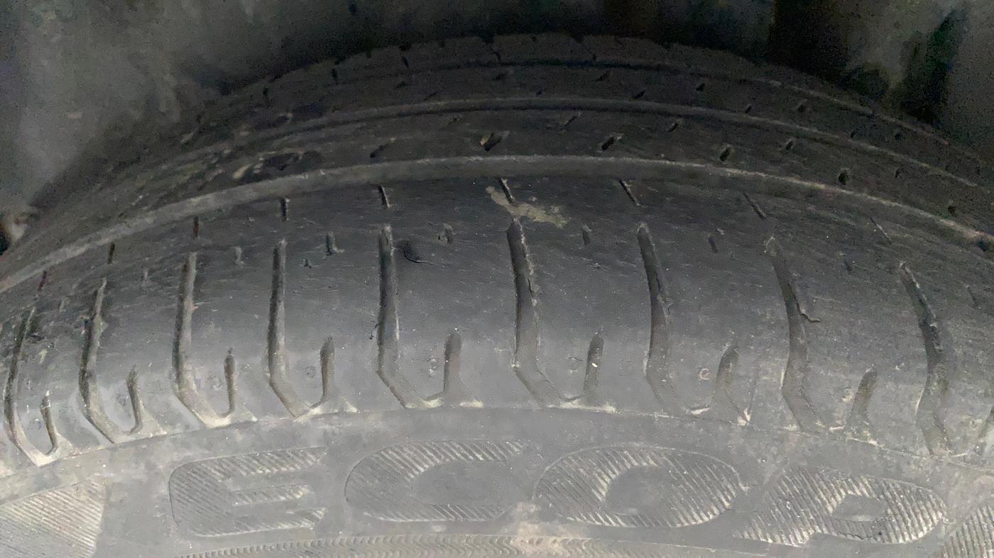 2016 Maruti Swift Dzire ZDI AMT, Diesel, Automatic, 88,396 km, Left Rear Tyre Tread