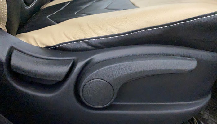 2017 Hyundai Creta SX PLUS 1.6 PETROL, Petrol, Manual, 99,808 km, Driver Side Adjustment Panel