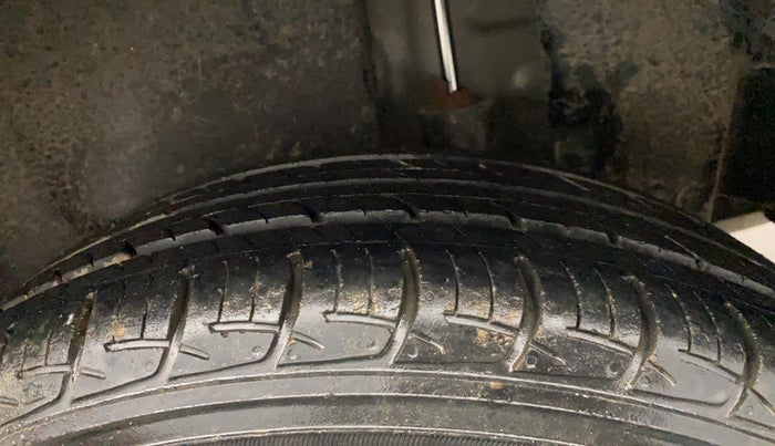 2014 Maruti Swift Dzire ZXI, Petrol, Manual, 42,349 km, Left Rear Tyre Tread