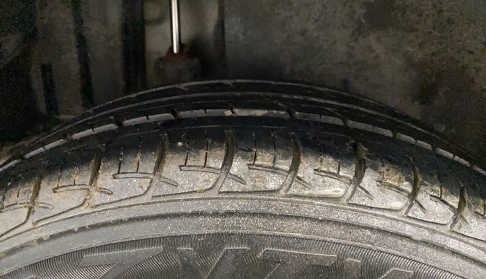 2014 Maruti Swift Dzire ZXI, Petrol, Manual, 42,349 km, Right Rear Tyre Tread