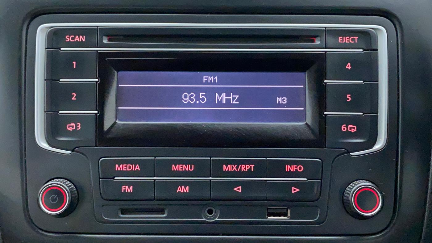 2014 Volkswagen Polo COMFORTLINE 1.2L, Petrol, Manual, 58,833 km, Infotainment System