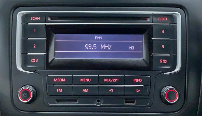2014 Volkswagen Polo COMFORTLINE 1.2L, Petrol, Manual, 58,833 km, Infotainment System