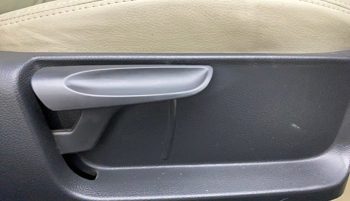 2014 Volkswagen Polo COMFORTLINE 1.2L, Petrol, Manual, 58,833 km, Driver Side Adjustment Panel