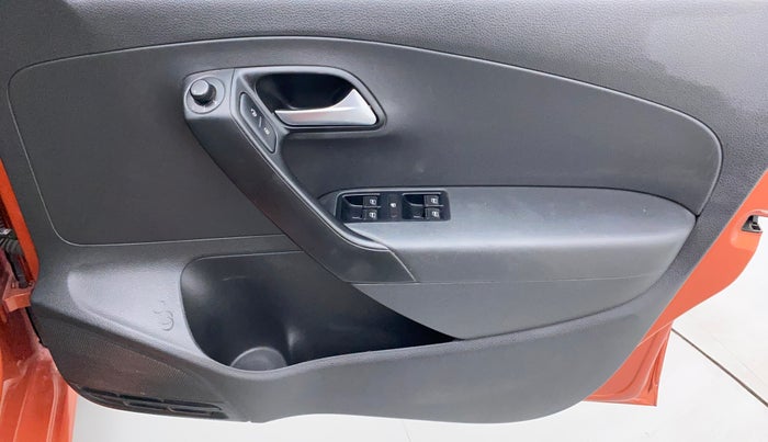 2014 Volkswagen Polo COMFORTLINE 1.2L, Petrol, Manual, 58,833 km, Driver Side Door Panels Control