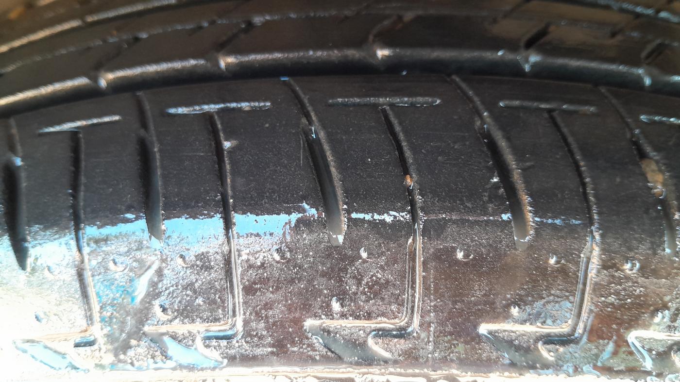 2017 Maruti Celerio VXI AMT (O), Petrol, Automatic, 27,987 km, Right Front Tyre Tread