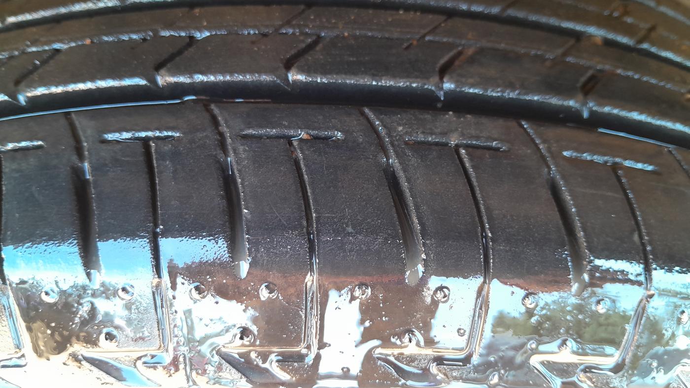 2017 Maruti Celerio VXI AMT (O), Petrol, Automatic, 27,987 km, Left Front Tyre Tread