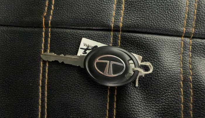 2019 Tata Tiago XM PETROL, CNG, Manual, 74,800 km, Key Close Up