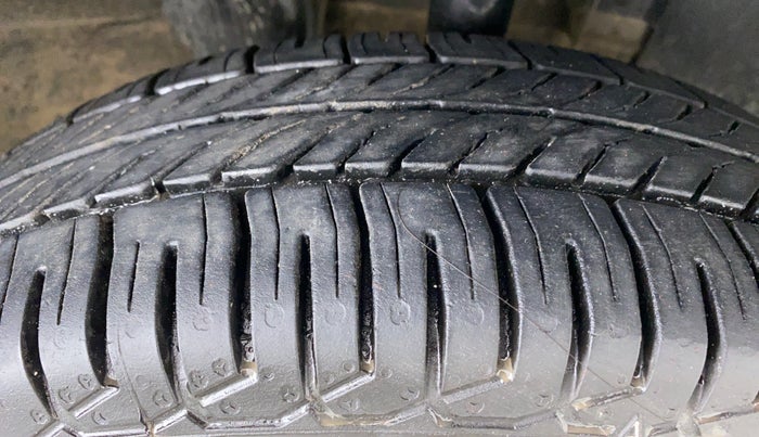 2016 Renault Kwid RXT Opt, Petrol, Manual, 64,041 km, Right Front Tyre Tread