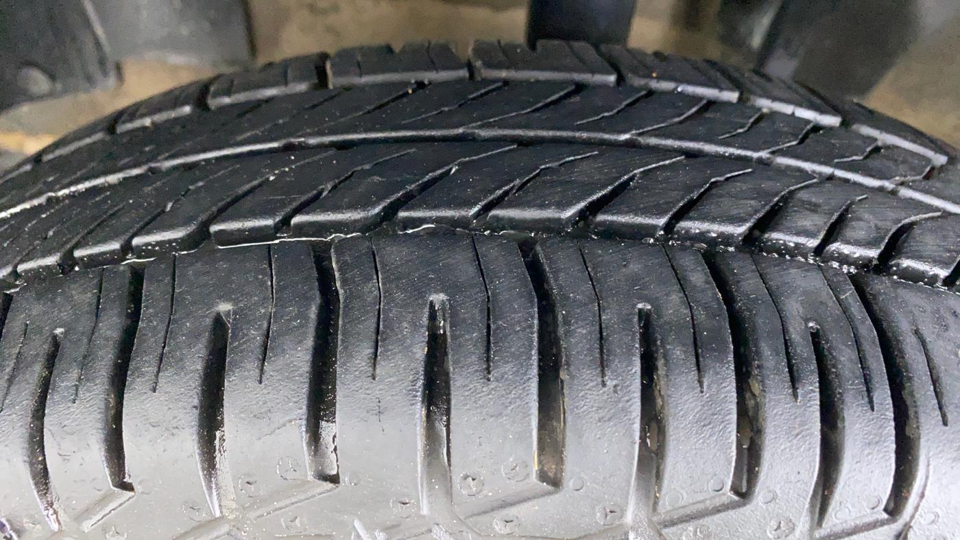 2016 Renault Kwid RXT Opt, Petrol, Manual, 64,041 km, Left Front Tyre Tread