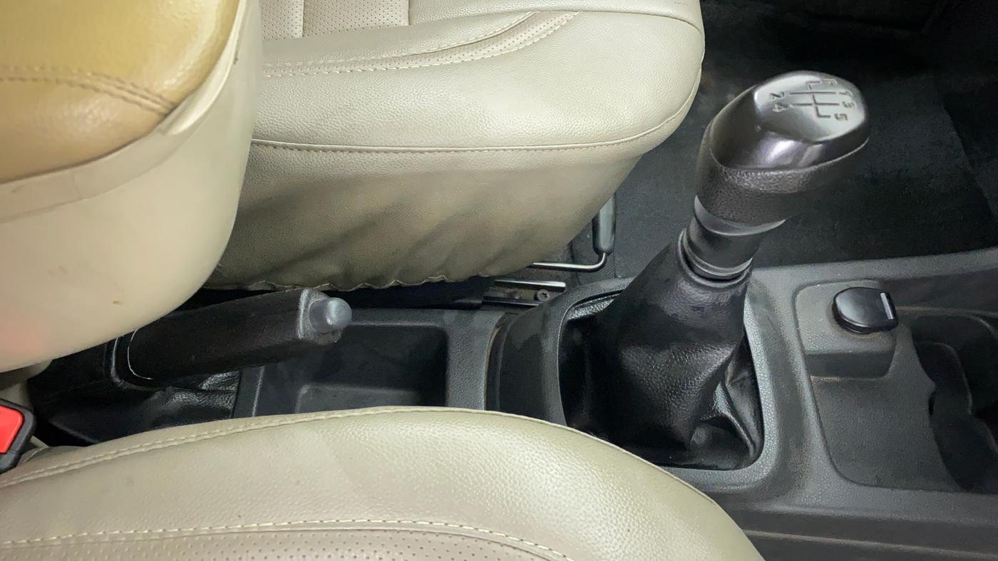 2016 Renault Kwid RXT Opt, Petrol, Manual, 64,041 km, Gear Lever