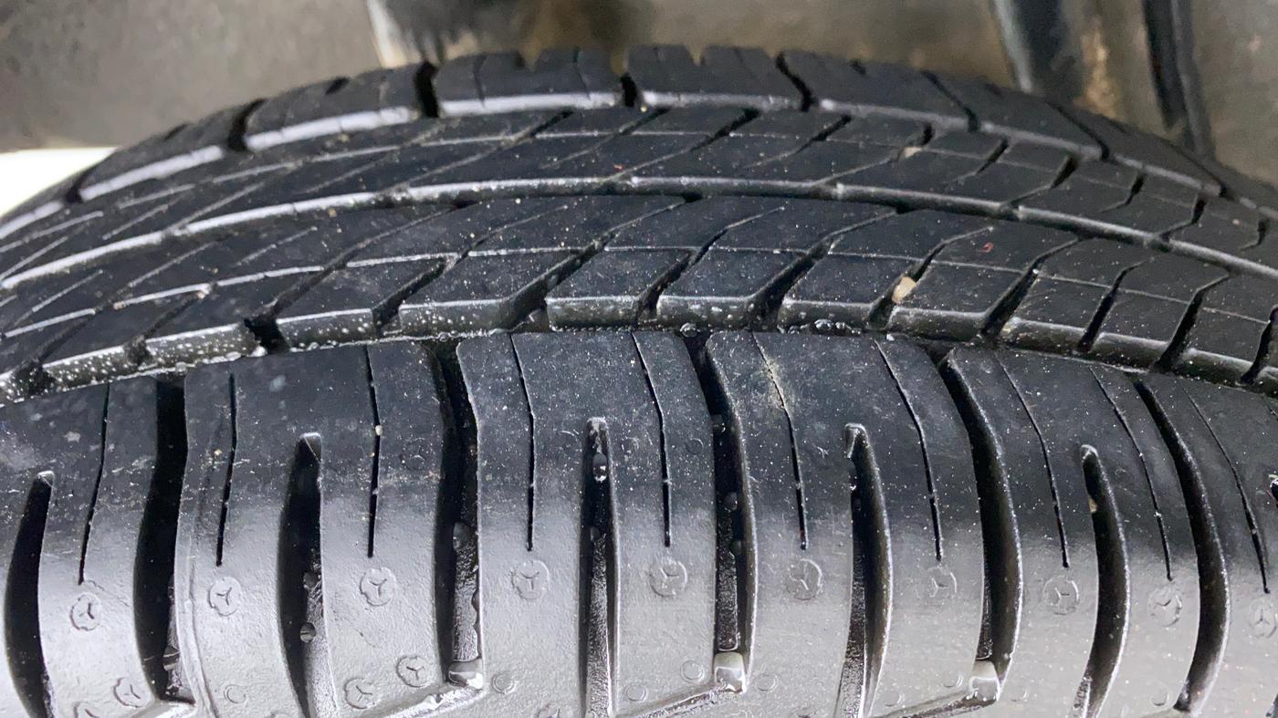 2016 Renault Kwid RXT Opt, Petrol, Manual, 64,041 km, Right Rear Tyre Tread