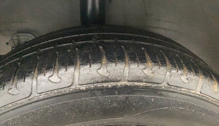 2013 Hyundai Grand i10 SPORTZ 1.2 KAPPA VTVT, Petrol, Manual, 42,509 km, Right Rear Tyre Tread